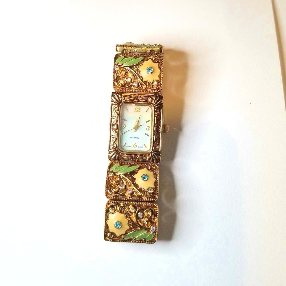 Vintage gold watch with flowers and leaf design